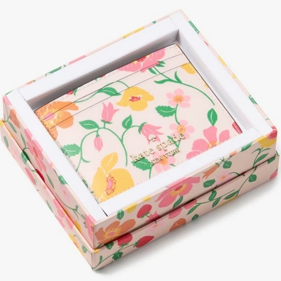 🔹Kate spade🔹 Pink Multi Boxed Madison Strawberry Garden Small Slim Card Holder - Picture 1 of 8